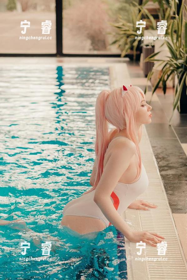 老式好像没看过……原图分享：Alina Becker的2B小姐姐，果然如传说中的打扮！